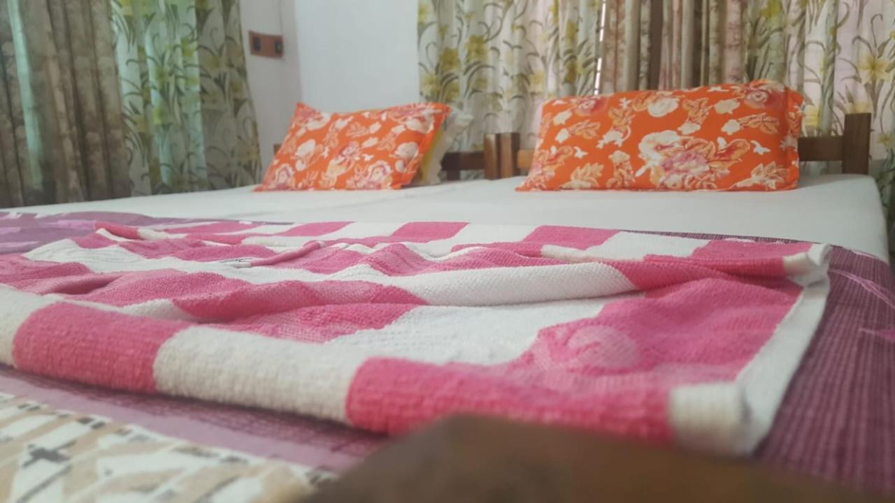Mango Palace Hotell Varkala Exteriör bild